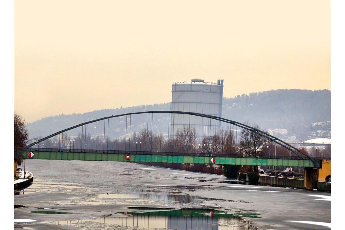 Lebensretterin: „Es war eiskalt, ich habe versucht, ruhig zu atmen“ Am Berger Steg hat eine junge Frau ein 14-jähriges Mädchen aus dem kalten Neckar gerettet.Am Berger Steg hat eine junge Frau ein 14-jähriges Mädchen aus dem kalten Neckar gerettet.