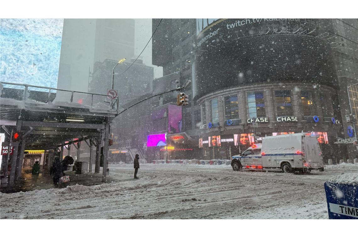 Am berühmten Times Square waren am Morgen nur vereinzelt Besucher unterwegs.