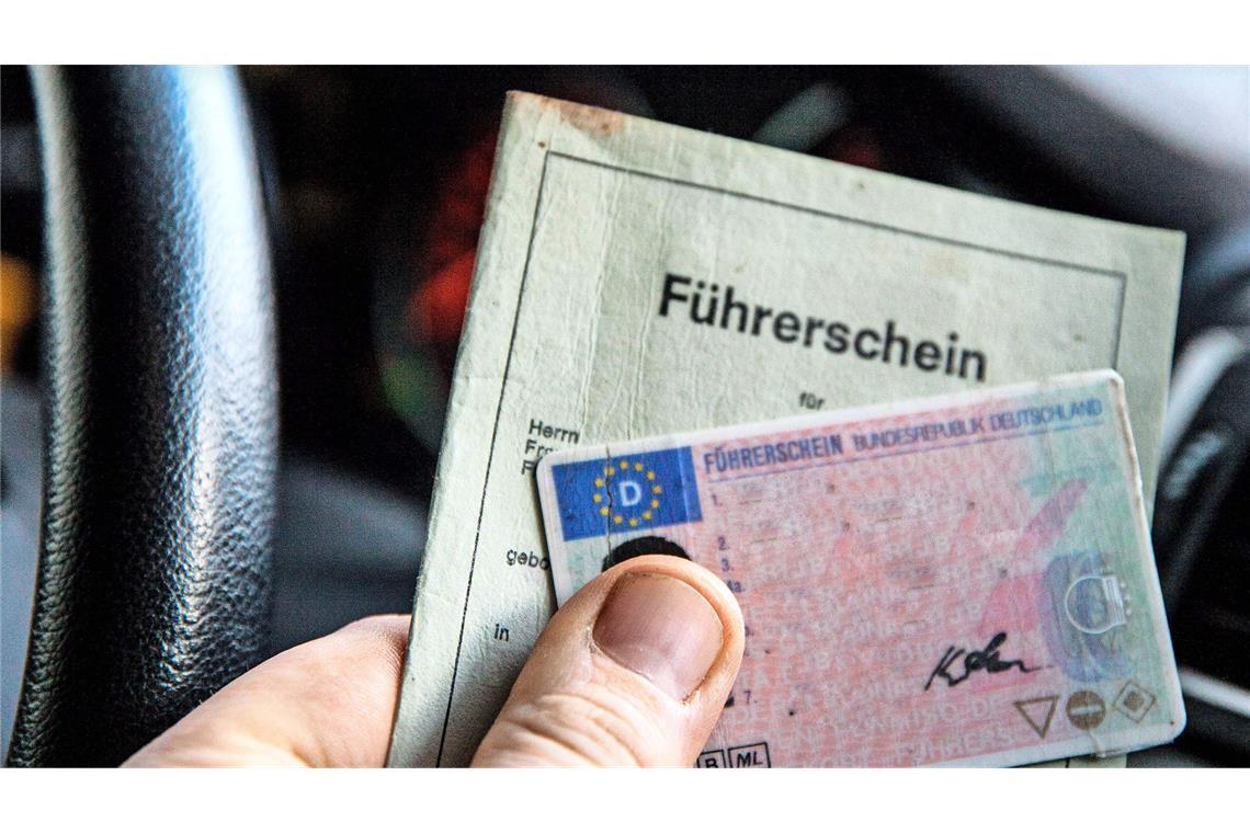 Am Bodensee und in den anderen Regionen sei es an dem Tag nicht möglich gewesen, Fahrzeuge zuzulassen oder Führerscheine auszustellen (Symbolbild).