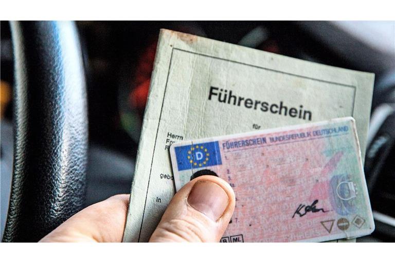 Am Bodensee und in den anderen Regionen sei es an dem Tag nicht möglich gewesen, Fahrzeuge zuzulassen oder Führerscheine auszustellen (Symbolbild).