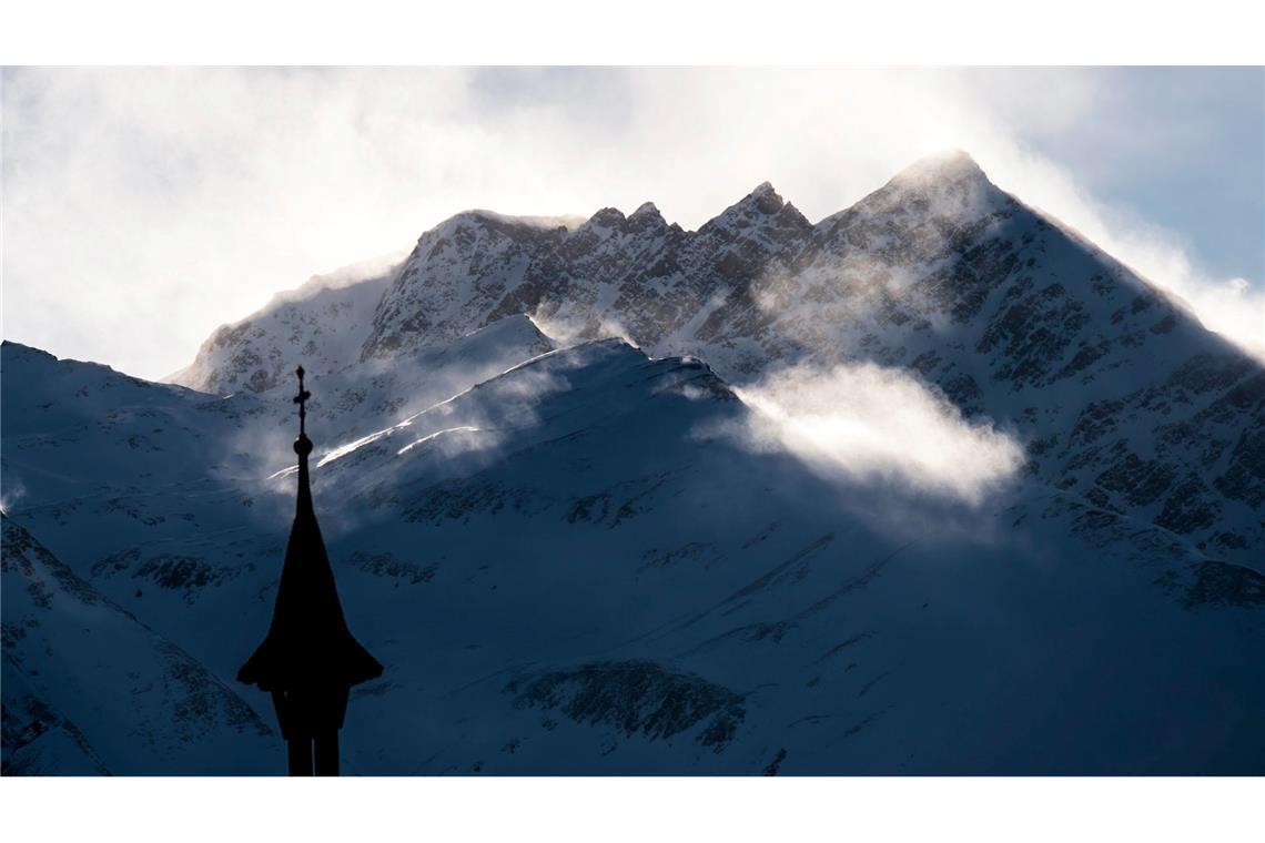 Deutsche Bergsteiger in Schweizer Alpen in großer Not Am Breithorn sind zwei deutsche Bergsteiger in großer Not. (Archivfoto)