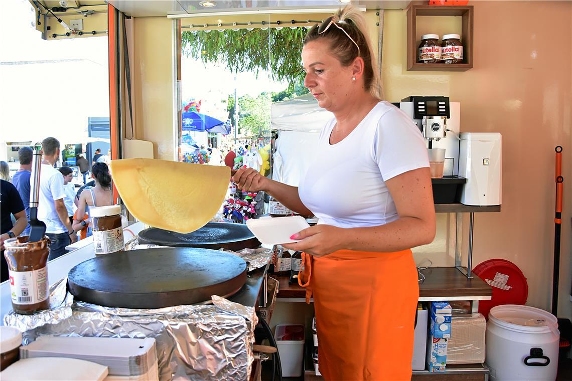 Am Crepesstand. Straßenfest 2025  in Backnang. Bilder vom Sonntag. SK