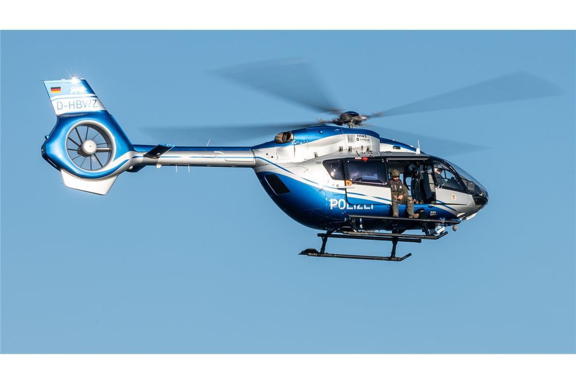 Polizei sucht mit Helikopter nach 21-Jähriger Am Dienstag suchte die Polizei mit einem Hubschrauber nach einer 21-jährigen Vermissten aus Neresheim (Symbolfoto).