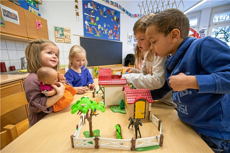 Am Dienstag waren sieben Kinder zur Notbetreuung im Backnanger Markuskindergarten. Die Zahlen variieren von Tag zu Tag etwas, es sind aber deutlich mehr als vor Weihnachten. Foto: A. Becher