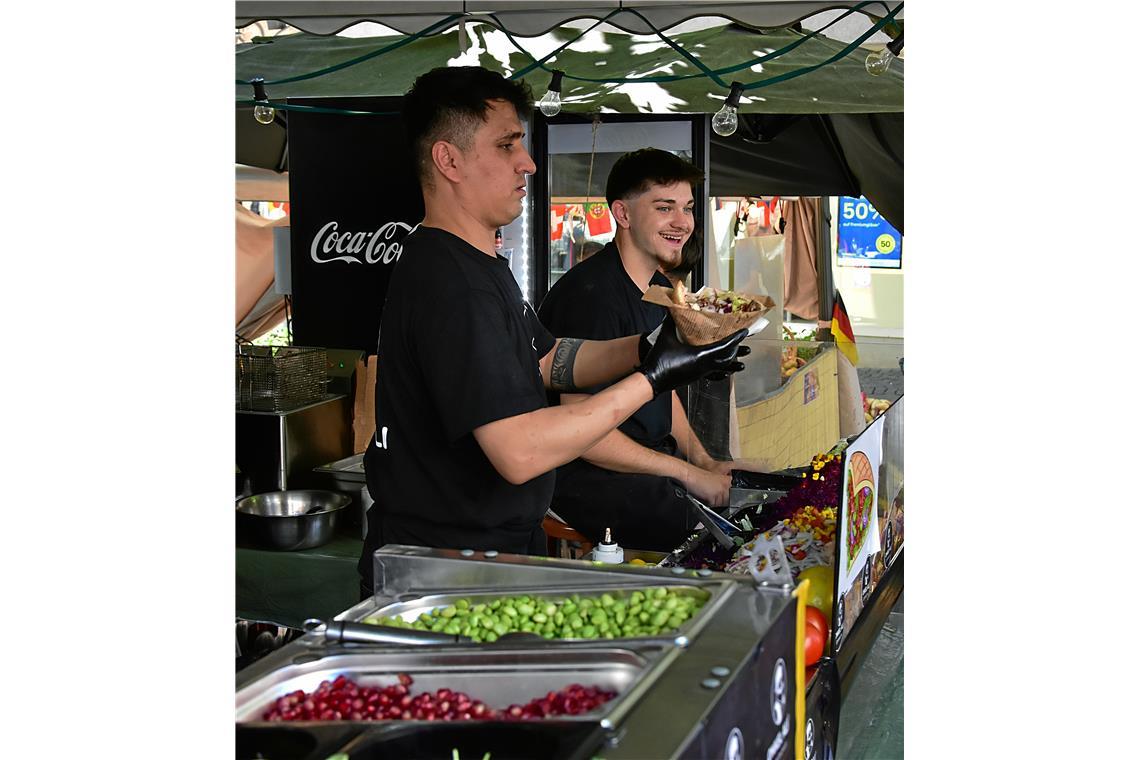 Am Dönerstand. Straßenfest 2025  in Backnang. Bilder vom Sonntag. SK