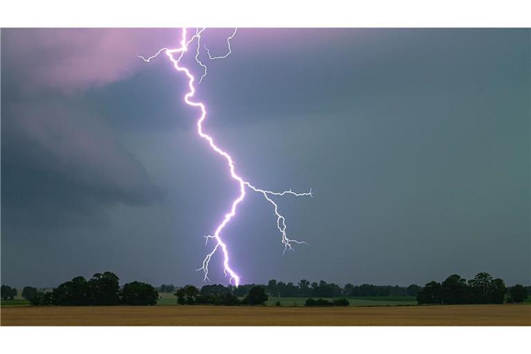 Am Donnerstag drohen heftige Gewitter in Baden-Württemberg. (Symbolbild)