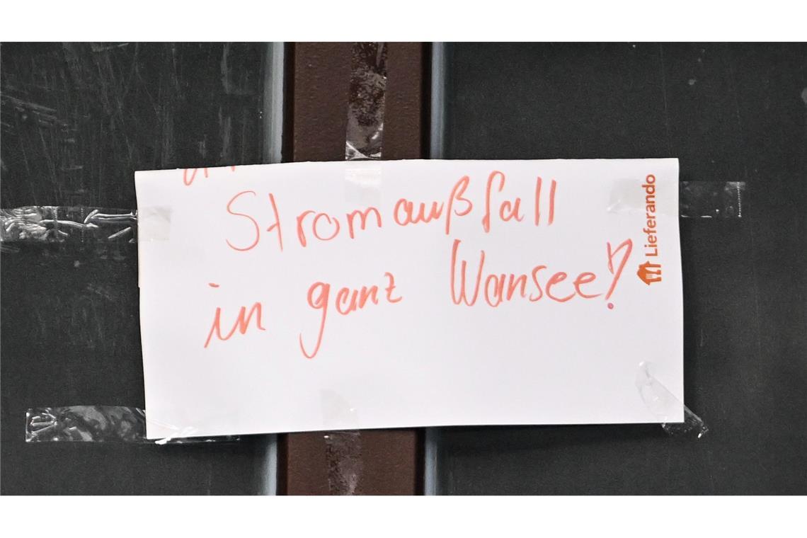 Am dritten Tag des Stromausfalls in Teilen Berlins warten 30.000 Haushalte weiter auf Energie.