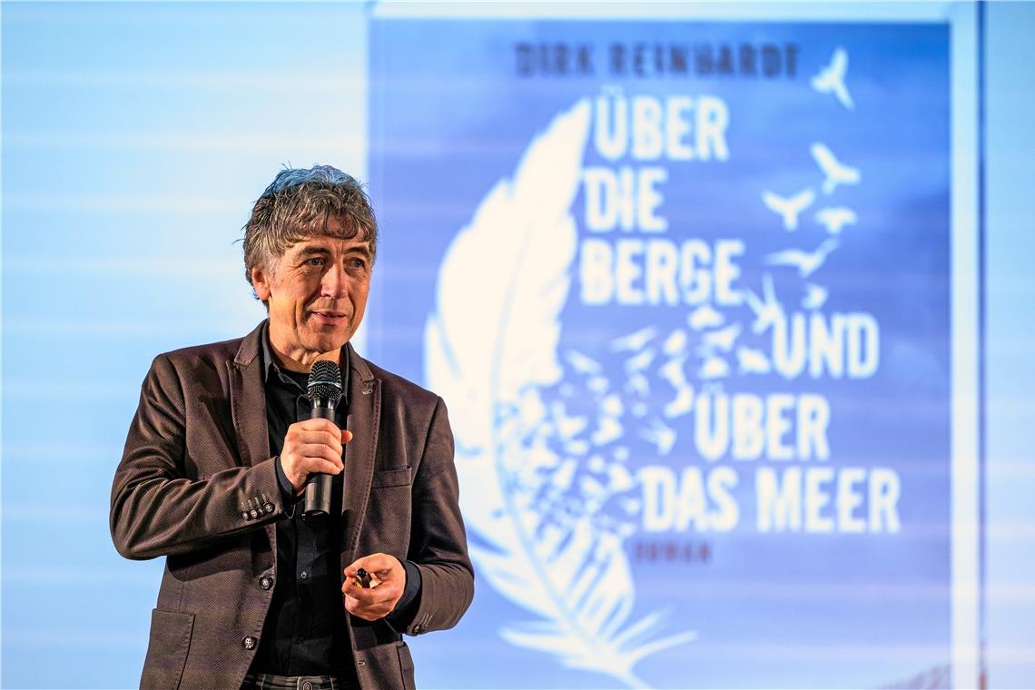 Lesung von Dirk Reinhardt in Backnang Am Ende der Lesung durften die Schülerinnen und Schüler ihre Fragen an Dirk Reinhardt stellen. Foto: Alexander Becher