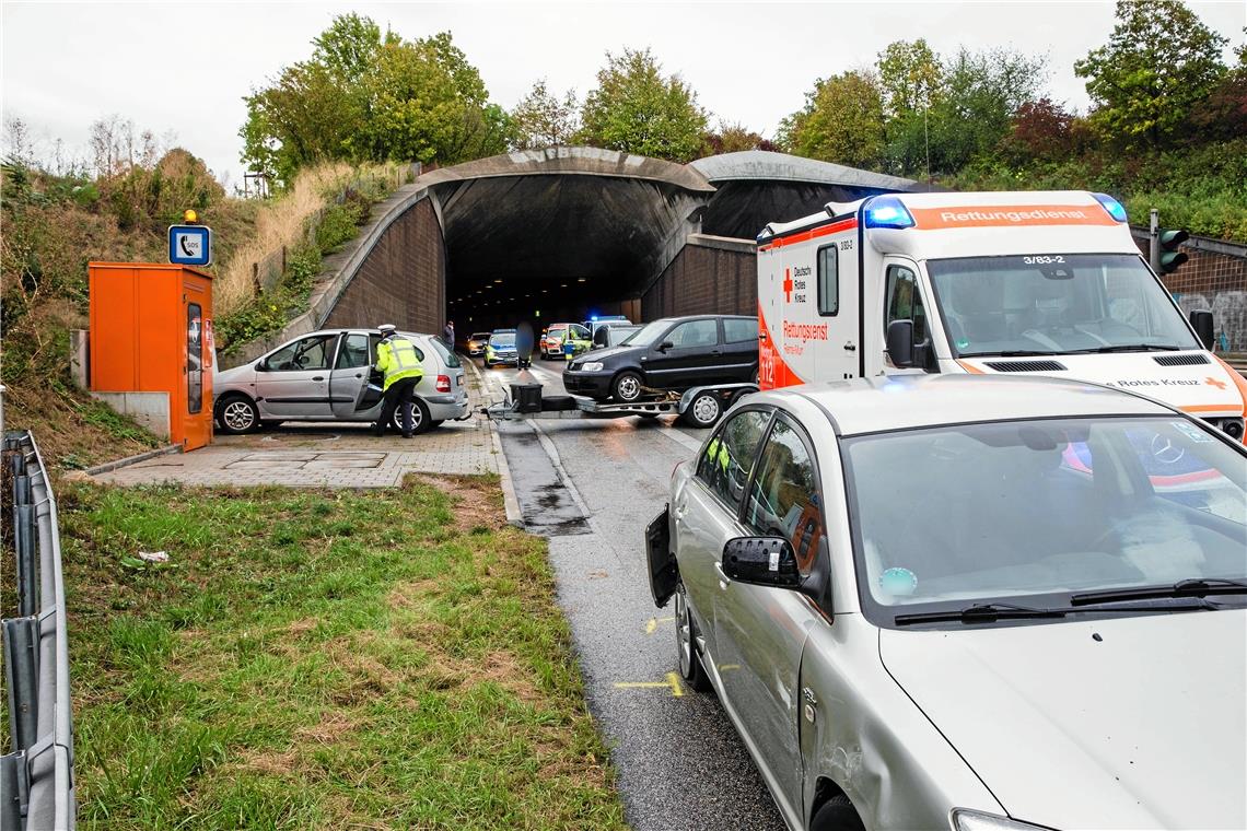 Am Ende des Kappelbergtunnels in Richtung Stuttgart ereignete sich am Samstag ein schwerer Unfall. Foto: B. Beytekin