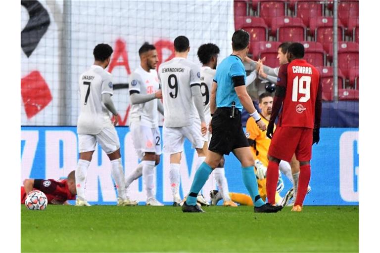 Am Ende gewannen die Bayern bei RB Salzburg mit 6:2. Foto: Barbara Gindl/APA/dpa