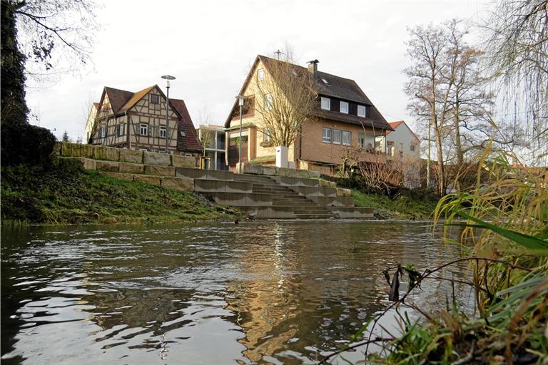 Am Fluss: Durch Platzgestaltung und Treppen haben Klein und Groß die Möglichkeit, dem Ufer und der Murrlandschaft nahe zu kommen. Foto: C. Schick