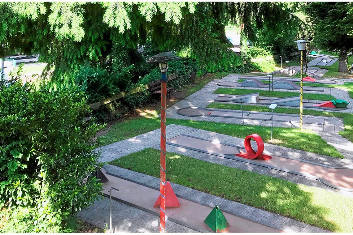 Am Fornsbacher Waldsee kann man Minigolf spielen. (Foto: Pfizenmaiers Kulinarium am Waldsee)