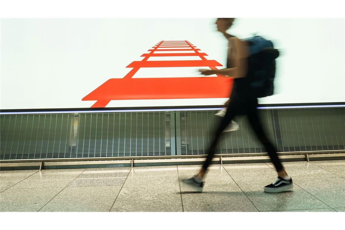 Am Frankfurter Flughafen arbeiten Bahn und Airlines auch zusammen. (Symbolbild)