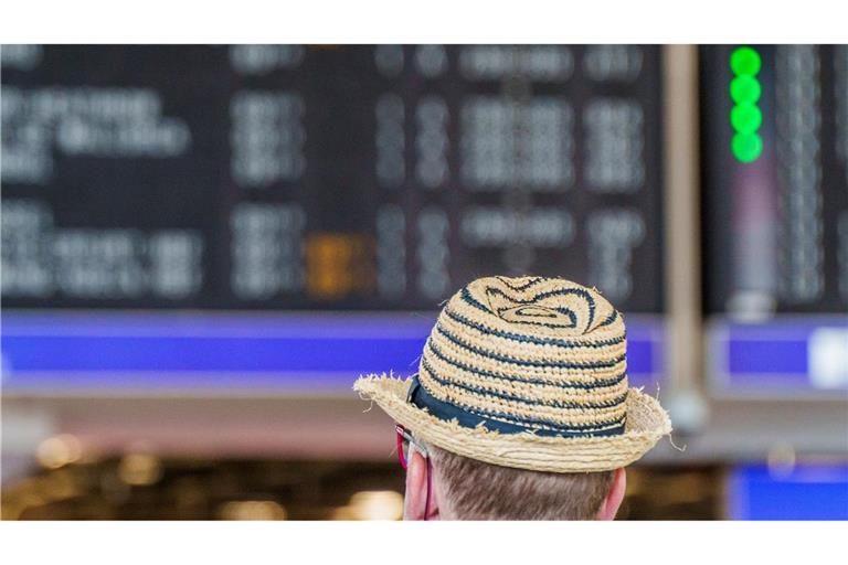 Am Frankfurter Flughafen drohen zum Ferienstart längere Wartezeiten.