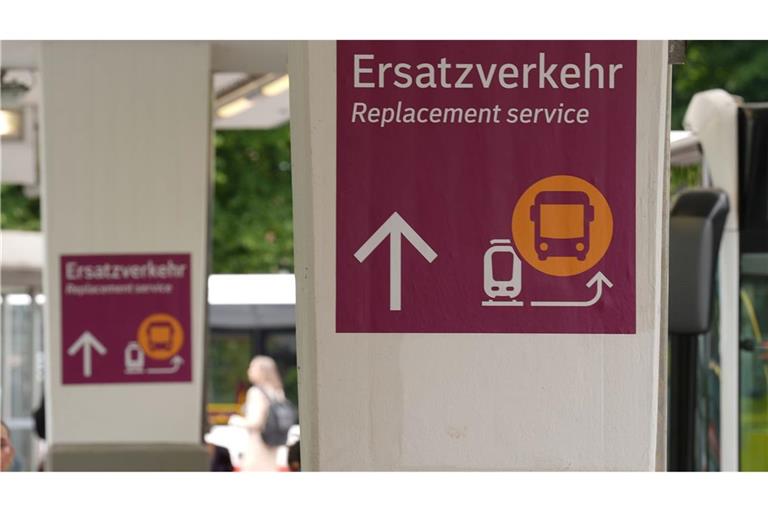Am Freitagmorgen ist der Ersatzverkehr auf der Strecke Hamburg-Berlin angelaufen. (Archivbild)