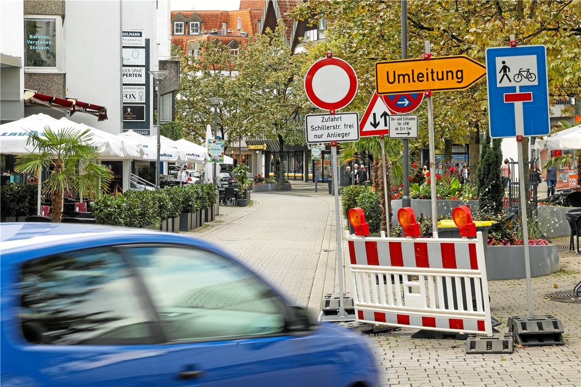 Am Fritz-Munz-Weg vor dem Drogeriemarkt Müller war für Autofahrer in den vergangenen Wochen Endstation. Die Zahl der Fahrzeuge in der Grabenstraße hat sich dadurch während der Bauphase halbiert. Fotos: Alexander Becher