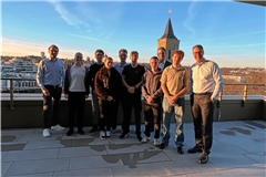 Am Gespräch beteiligt waren (von links): Benjamin Wahl (Amtsleiter Schulen, Bildung, Kultur), Lea Kusche, Leon Brecht (beide Grafenbergschule Schorndorf), Anna Rommel (Gewerbliche Schule Waiblingen), Philip Lucantoni (ehem. Berufliches Schulzentrum Backnang), Henry Ernst (Gewerbliche Schule Waiblingen), Szilard Mihaly (Gewerbliche Schule Backnang), Torsten Demand (Amtsleiter Immobilien und Beteiligungen), Levin Kyslinger (Eduard-Breuninger-Schule Backnang) und Landrat Richard Sigel. Foto: Landratsamt