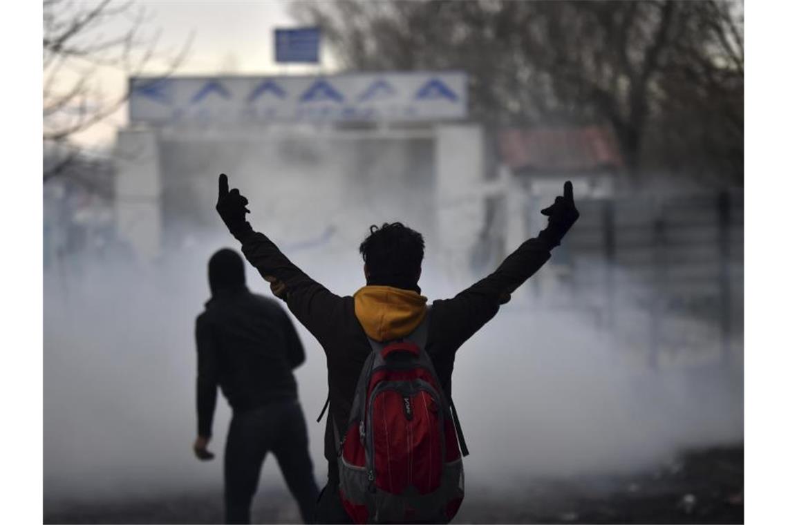 Am Grenzübergang Pazarkule wurden Flüchtlinge am Betreten griechischen Bodens gehindert. Foto: Ismail Coskun/IHA/dpa