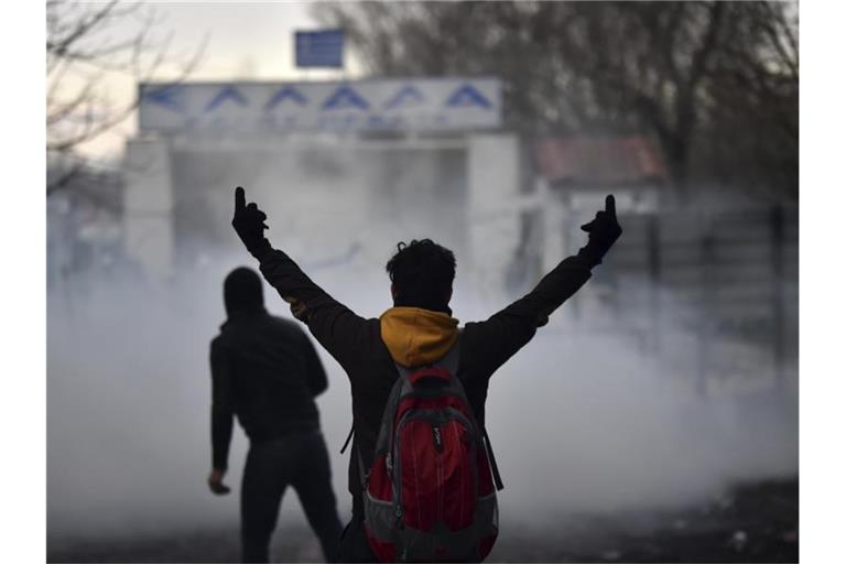 Am Grenzübergang Pazarkule wurden Flüchtlinge am Betreten griechischen Bodens gehindert. Foto: Ismail Coskun/IHA/dpa