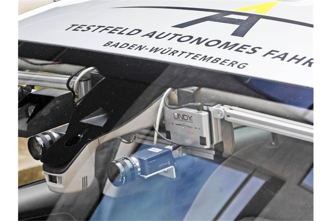 Die Zukunft des Verkehrs: Testfeld Autonomes Fahren wächst Am Karlsruher Institut für Technologie (KIT) steht ein Pkw, für die Erforschung des autonomen Fahrens. Foto: Uli Deck