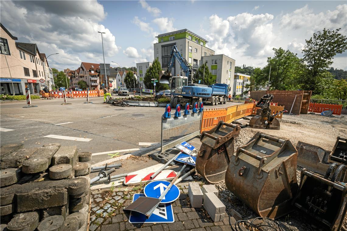 Aspacher Straße in Backnang ist stadteinwärts gesperrt Am Kreisverkehr Aspacher Tor wird seit Mittwoch gearbeitet. Foto: Alexander Becher