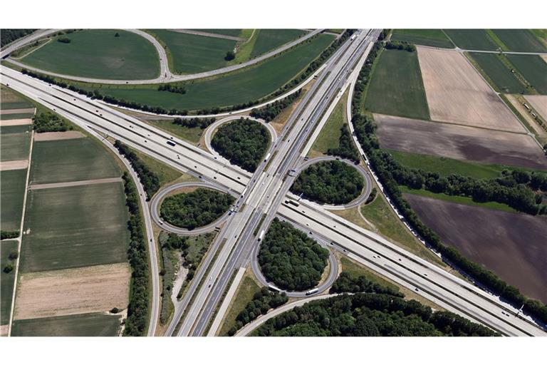 Am Kreuz Walldorf wird die A6 gesperrt. (Archivbild)