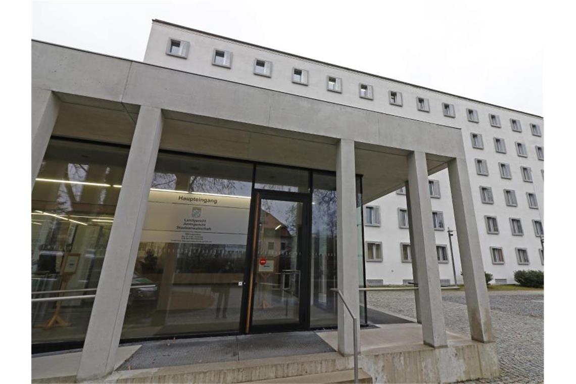 Am Landgericht in Traunstein findet der Prozess um Vergewaltigungen auf einer Schultoilette statt. Foto: Uwe Lein/dpa