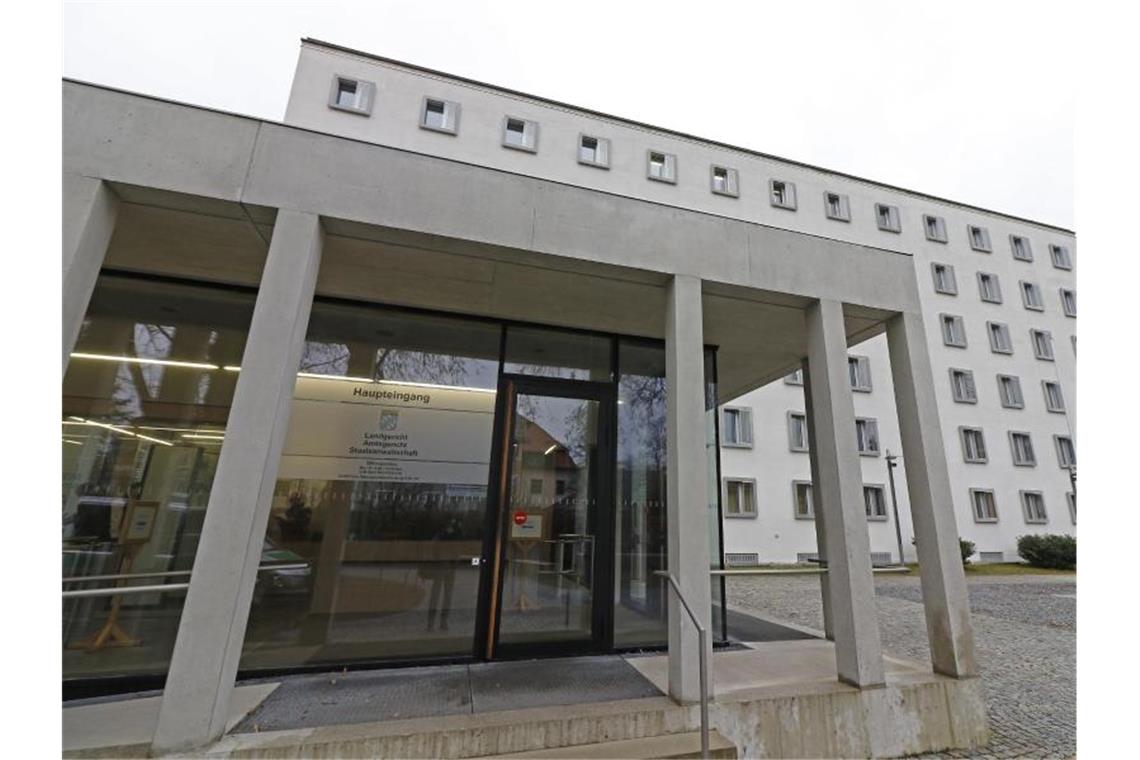 Prozess um Vergewaltigung auf Schulklo ausgesetzt Am Landgericht in Traunstein findet der Prozess um Vergewaltigungen auf einer Schultoilette statt. Foto: Uwe Lein/dpa