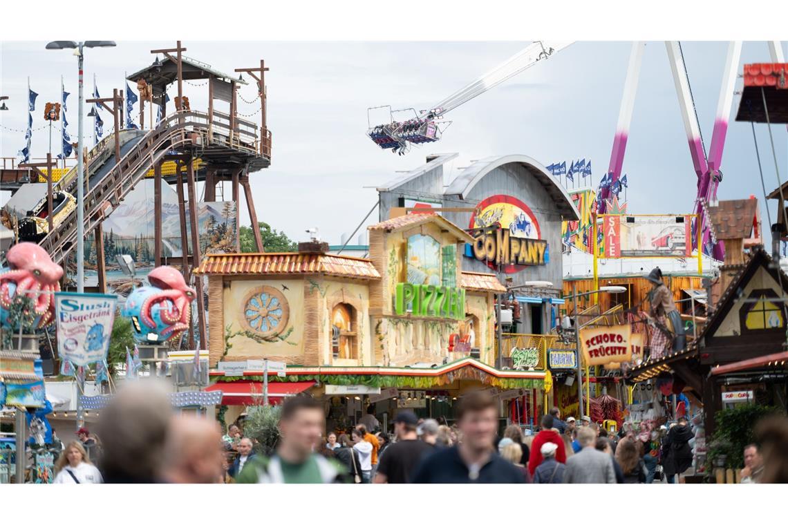 Teil von Kirmes-Gondel fällt auf Besucher und verletzt ihn Am letzten Tag der Cranger Kirmes gab es einen Unfall, bei dem eine junge Frau verletzt wurde. (Archivbild)