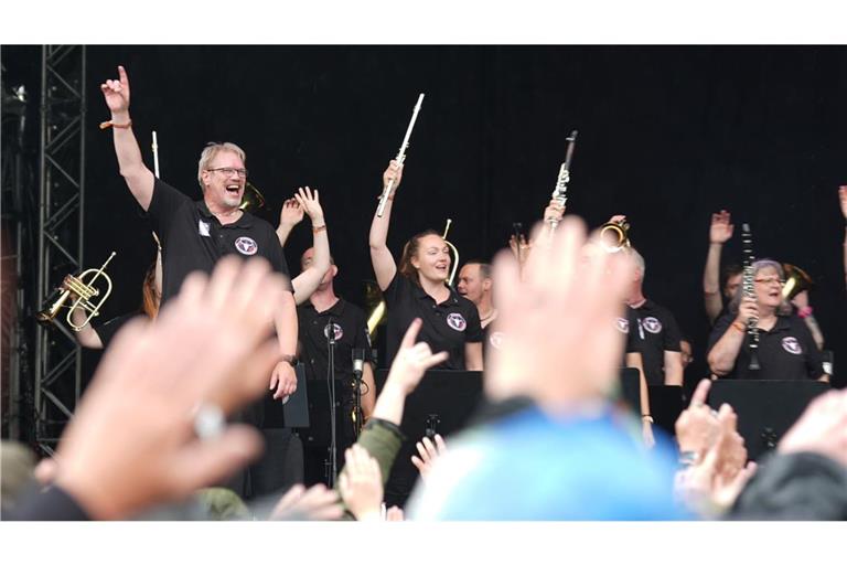 Am Mittag eröffneten die Wacken Firefighters das weltbekannte Heavy-Metal-Festival.