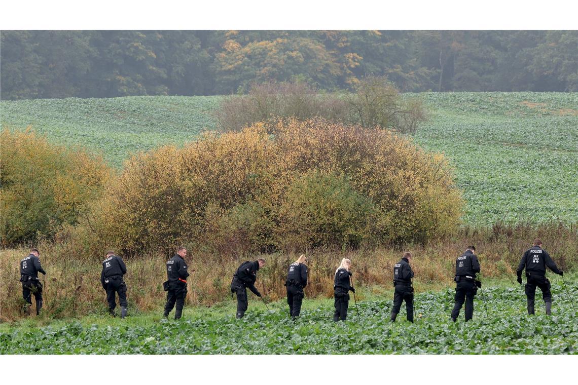 Am Mittwoch suchte die Polizei im erweiterten Umfeld des Fundortes einer Kinderleiche nach Spuren.