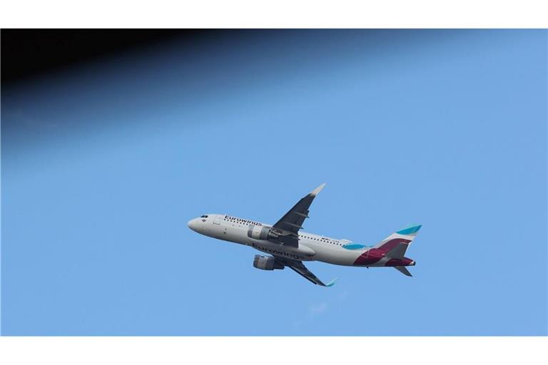Am Mittwochabend musste ein Eurowings-Flieger kurz nach Abflug wieder zum Hamburg Airport zurückkehren. (Archivbild)