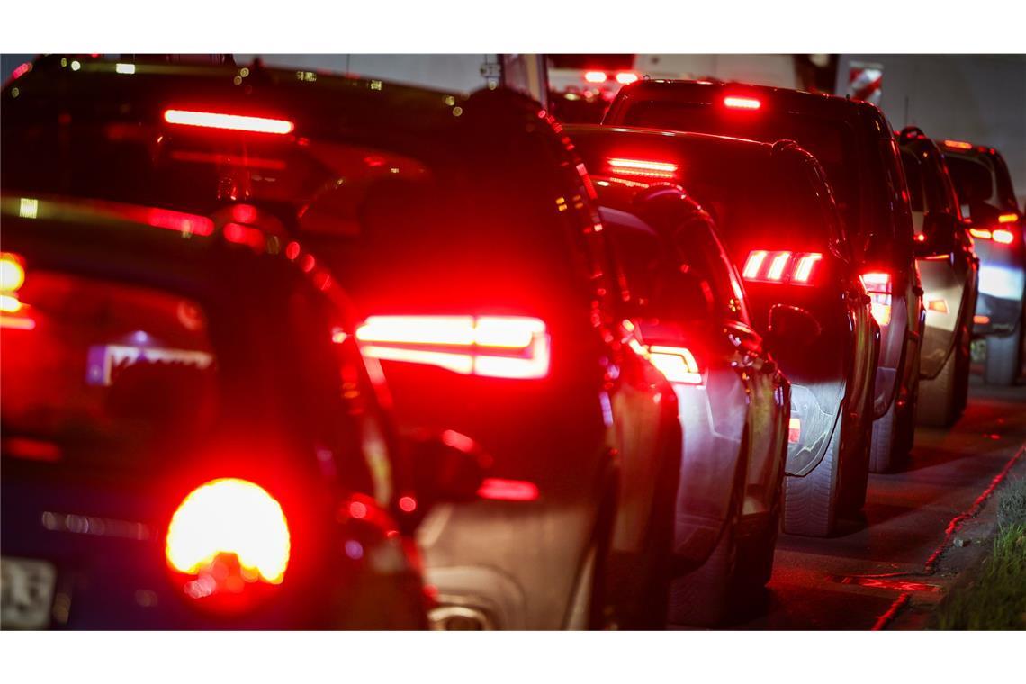 Am Mittwochmorgen brauchten Autofahrer auf der A8 bei Pforzheim Geduld (Symbolbild).