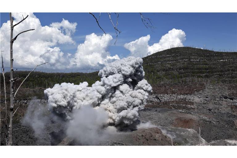Am Montag breitete sich eine fünf Kilometer hohe Aschesäule auf der Insel Halmahera aus.