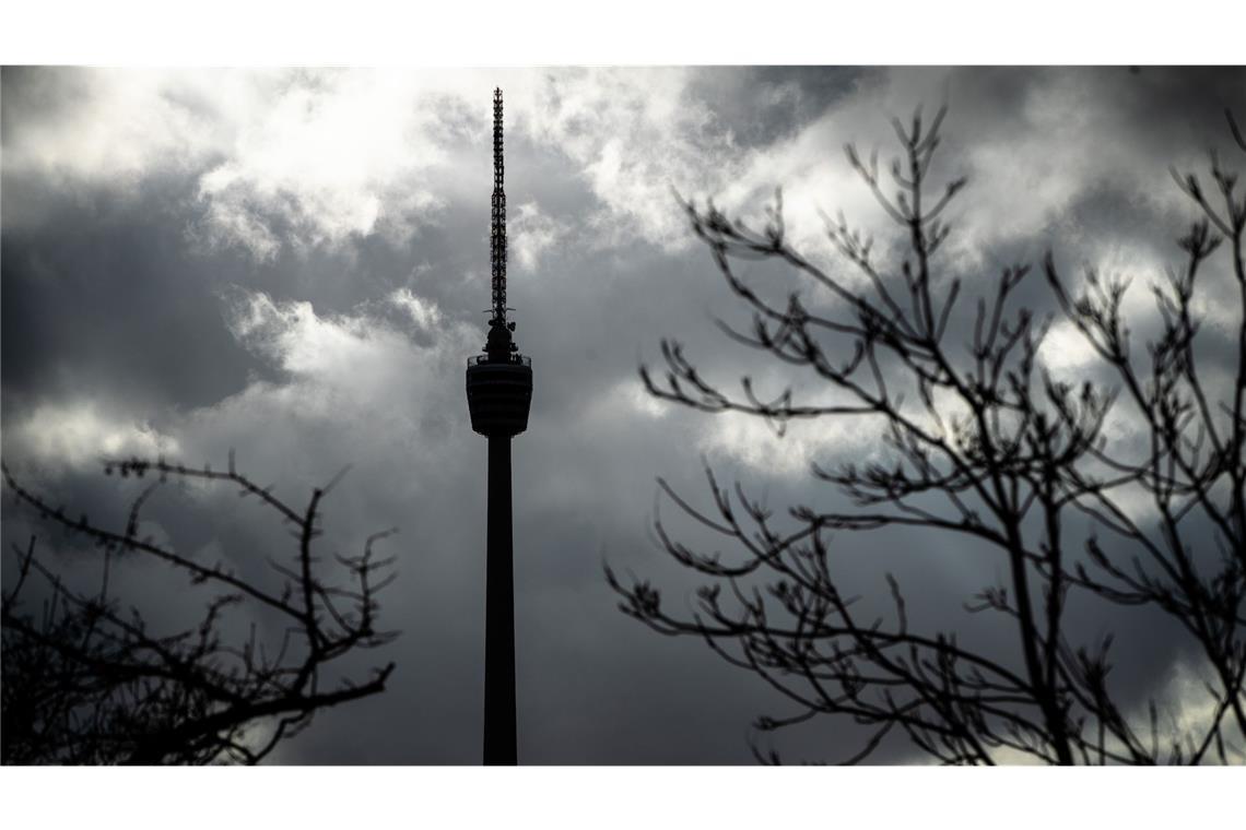 Zum Schulstart wird es wärmer, aber teils stürmisch Am Montag soll es immer wieder bewölkt sein und Schauer sowie einzelne Gewitter geben.