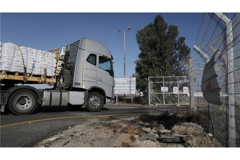 Am Montag waren erstmals seit fast drei Monaten wieder Hilfstransporte in den abgeriegelten Gazastreifen gelangt.