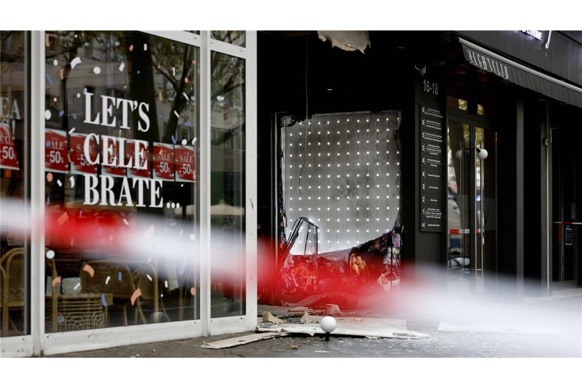 Am Morgen des 16. September 2024 kam es in der Kölner Innenstadt zu einer Explosion an einer Passage neben dem Nachtclub Vanity Club Cologne. Scheiben zerbarsten und Deckenplatten vielen herab, eine Person wurde verletzt. Die Handschrift des Vorfalls erinnert an vergangene Taten der Mocro-Mafia, die aus den Niederlanden ins Rheinland drängt.