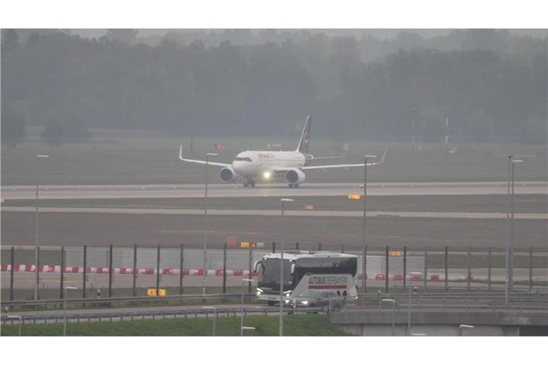 Am Morgen wurde der Flugbetrieb wieder aufgenommen.