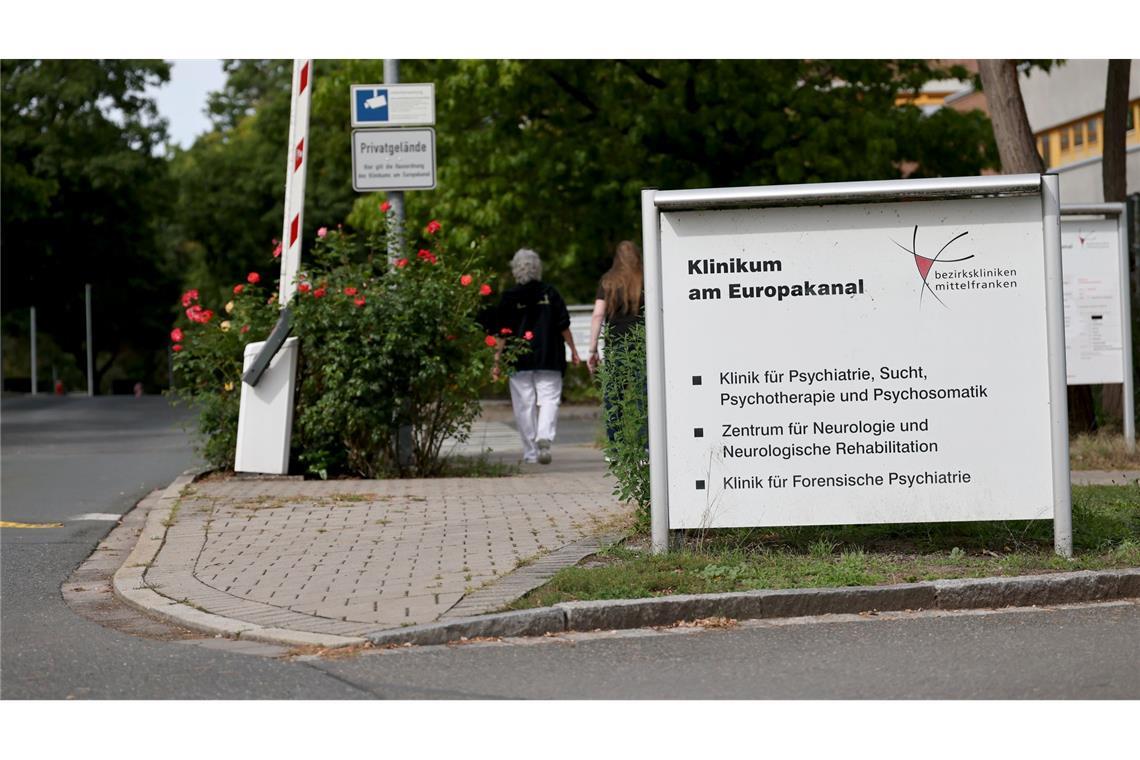 "Oscarreife Fahndung": Amokläufer wieder in Psychiatrie Am Morgen wurde der Mann zurück in die Psychiatrie gebracht.