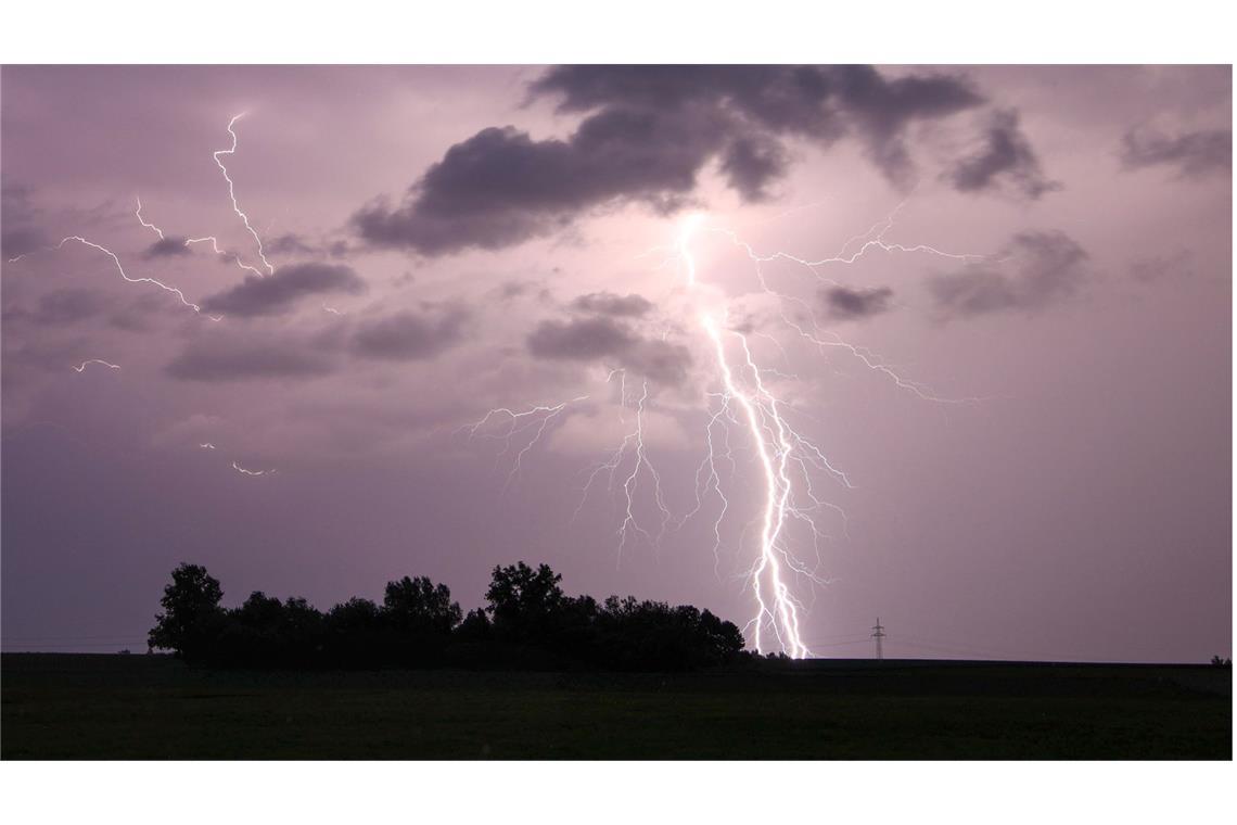 Hagel, Sturmböen, Starkregen – hier drohen Unwetter Am Nachmittag drohen schwere Unwetter (Symbolbild).