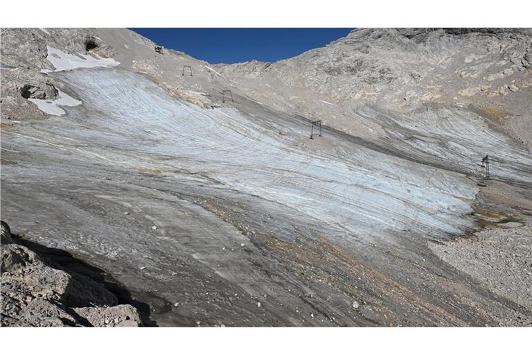 Am Nördlichen Schneeferner lag bis in den Juli Altschnee und ließ den Gletscher größer aussehen. (Archivbild)
