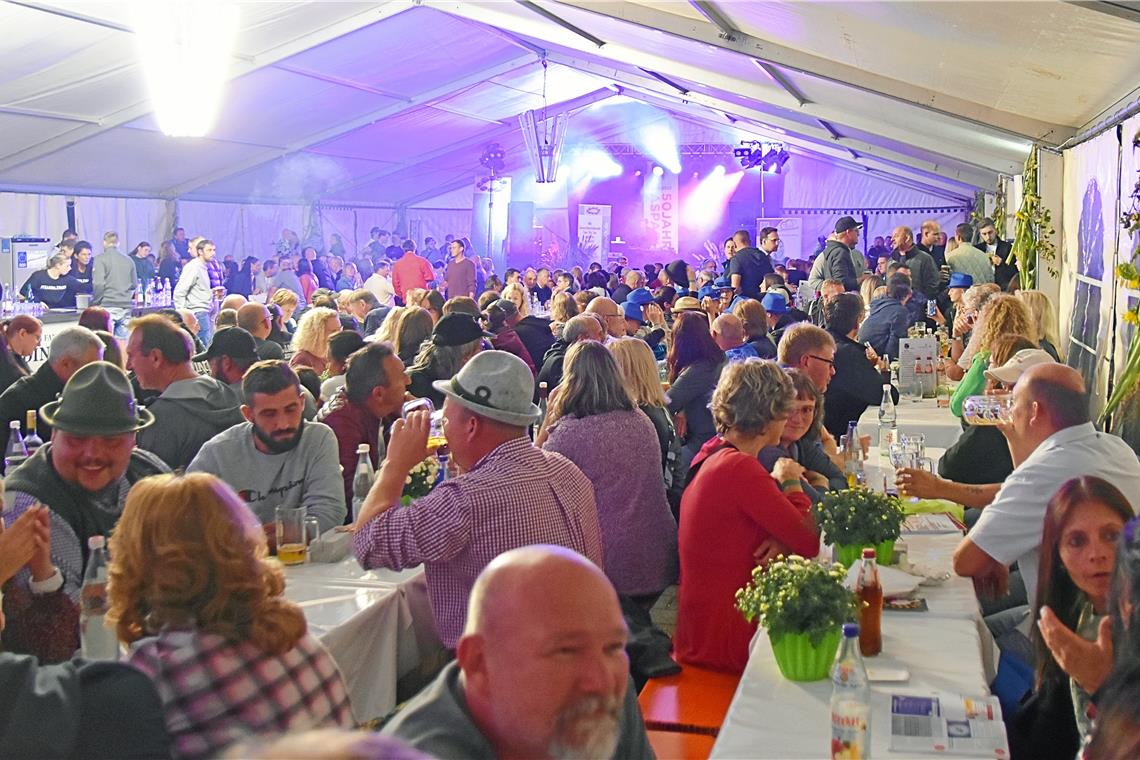 Aspacher Maimarkt im September überzeugt Am Partyabend war das Festzelt gut gefüllt.