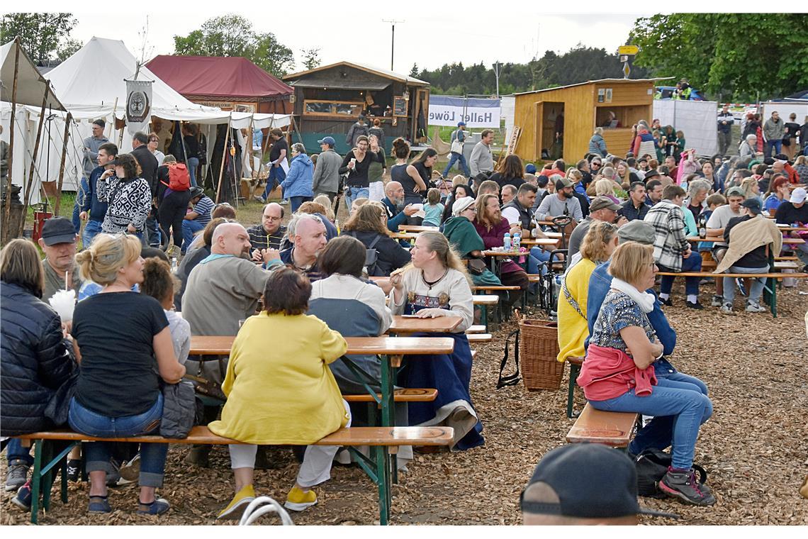 Am Pfingstsonntag war der Markt gut besucht. 4. Historischer Handwerkermarkt am ...