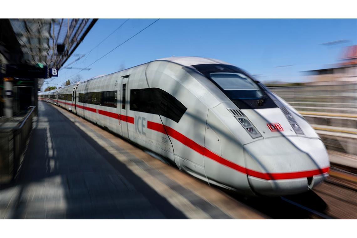 Am Pfingstwochenende erwartet die Bahn viele Fahrgäste in ihren Zügen. (Archivbild)