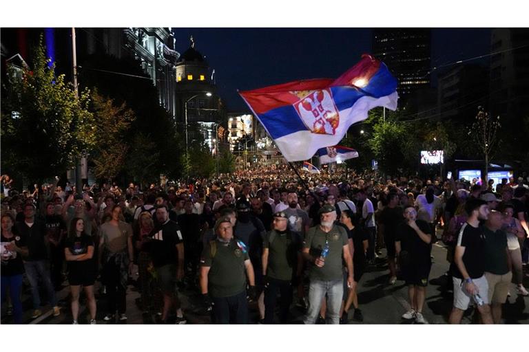 Am Rande der Proteste gegen den serbischen Präsident Vucic kam es die dritte Nacht in Folge zu Ausschreitungen. (Archivbild)