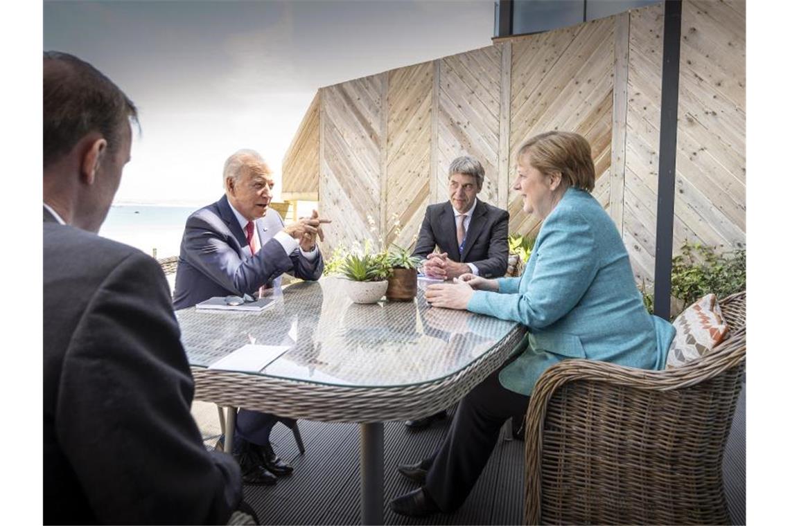 Am Rande des G7-Gipfels: Angela Merkel und Joe Biden im Gespräch. Foto: Guido Bergmann/Bundesregierung/dpa