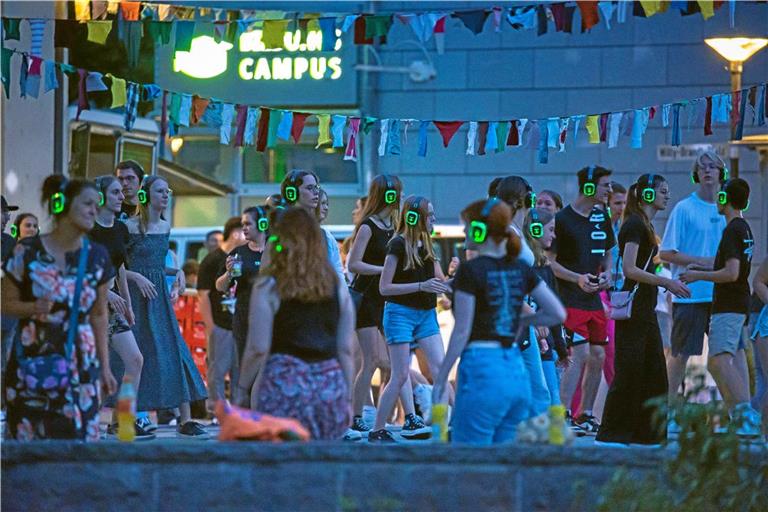 Am Samstag ab 17 Uhr findet der Silent Summer Dance auf dem Willy-Brandt-Platz statt. Archivfoto: Alexander Becher