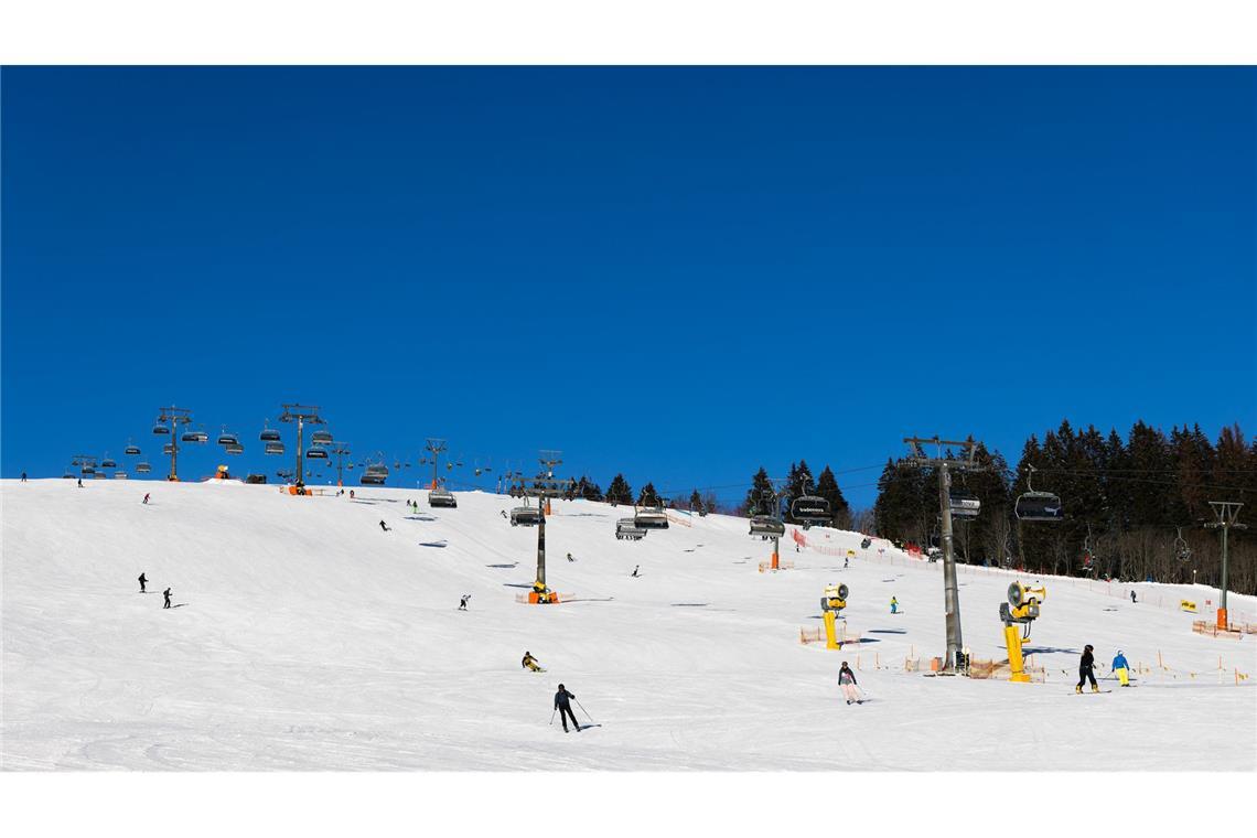 Am Samstag waren viele Skifahrerinnen und -fahrer auf den Pisten.