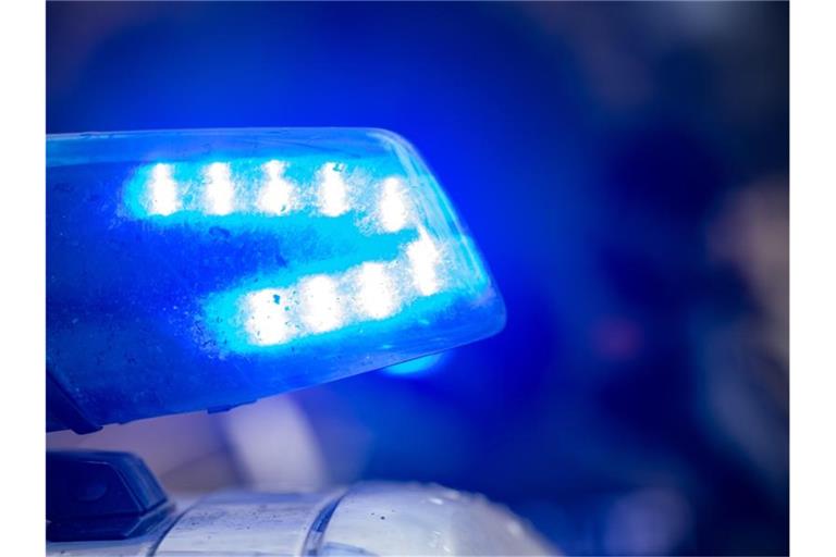 Am Samstagabend ist eine junge Frau im Berliner Stadtteil Prenzlauer Berg von mehreren Angreifern verprügelt worden. (Symbolbild). Foto: Stefan Sauer/dpa