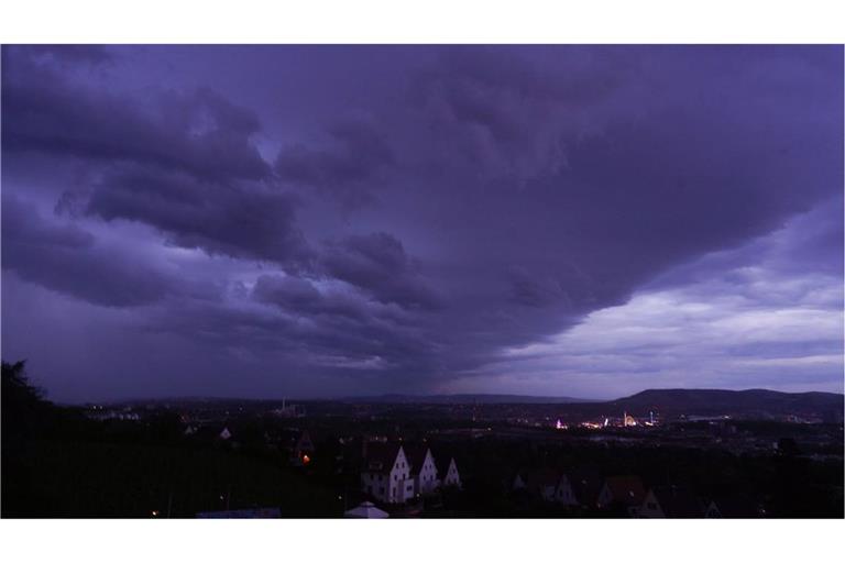 Am Samstagabend zogen bereits dunkle Gewitterwolken in Stuttgart auf.